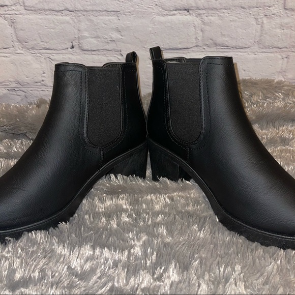Boohoo Chelsea Ankle Booties - Picture 2 of 5